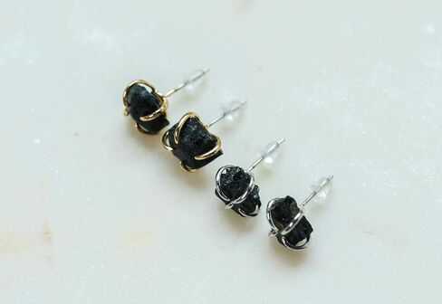 Raw Black Tourmaline Stud Earrings, 18K Gold or Silver Plated Brass, 4-Claw Setting, Crystal Earrings, Gemstone Earrings in Kuwait