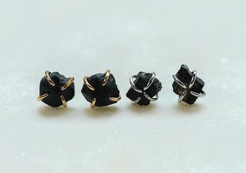 Raw Black Tourmaline Stud Earrings, 18K Gold or Silver Plated Brass, 4-Claw Setting, Crystal Earrings, Gemstone Earrings in Kuwait