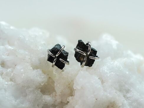 Raw Black Tourmaline Stud Earrings, 18K Gold or Silver Plated Brass, 4-Claw Setting, Crystal Earrings, Gemstone Earrings in Kuwait