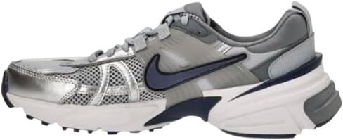 حذاء Nike V2K Run (HJ4497-002، رمادي ذئب/رمادي بارد/أبيض/كحلي منتصف الليل) مقاس 10 in Kuwait