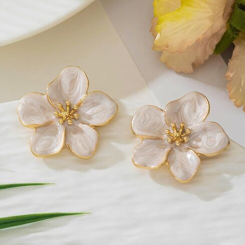 Delicate Retro White Flower Gold Stud Earrings for Women, Trendy Statement Green Floral Drop Earring Party Prom Valentine Dress Accessories Jewelry Gift in Saudi Arabia