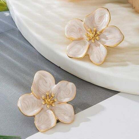 Delicate Retro White Flower Gold Stud Earrings for Women, Trendy Statement Green Floral Drop Earring Party Prom Valentine Dress Accessories Jewelry Gift in Saudi Arabia