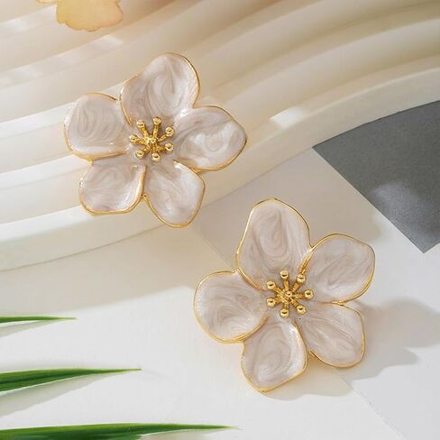 Delicate Retro White Flower Gold Stud Earrings for Women, Trendy Statement Green Floral Drop Earring Party Prom Valentine Dress Accessories Jewelry Gift in Saudi Arabia