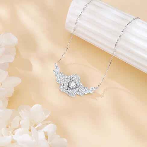 925 Sterling Silver Moissanite Flower Necklace for Women VVS1 Sparkling Moissanite 5-Petal Pendant Ideal Mother’s Day/Birthday Gift for Mom Girlfriend in Saudi Arabia