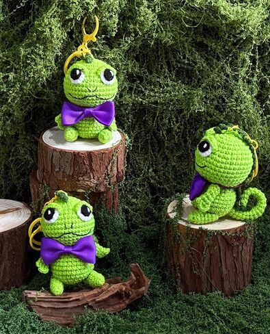 Chameleon Crochet Keychain Handmade, Chameleon Lizard Gifts Cute Crochet Accessories for Backpack Bag Charm in Saudi Arabia