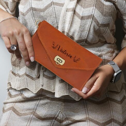 Personalized Leather RFID Wallet for Women – Customizable with Couple Names and Special Messages – Elegant Gift for Girlfriends, Mothers, and Women – Ideal Gift for Valentine’s Day and Mother’s Day in Kuwait