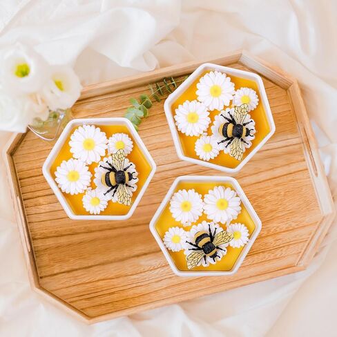 Honey Scented Candle Gift for Women, 5.6 oz Natural Beeswax Candle with Bee & Daisy Decor, Cute Housewarming Birthday Gifts for Mom, Sister, Grandma, Teacher in Saudi Arabia