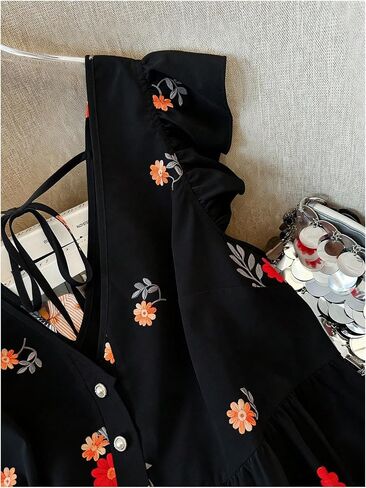 بلوزات SweatyRocks النسائية ذات الحجم الكبير ذات الأزهار البيبلوم ورقبة على شكل حرف V وأكمام مرفرفة وأزرار لأعلى مكشكشة in Kuwait