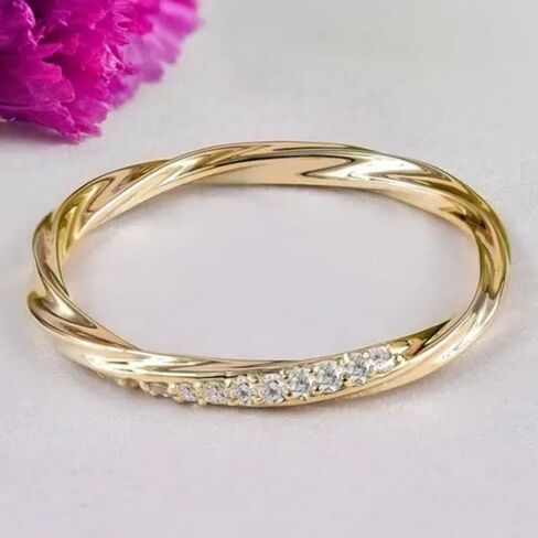 Fashion Inlay Zirconia Twisted Golden Rings for Women Daily Casual Party Rings Jewelry Accessories in Kuwait
