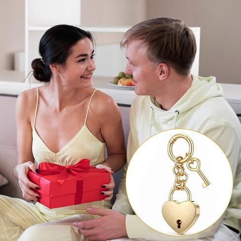 سحر حقيبة قفل القلب الذهبي، سلسلة مفاتيح قفل محفظة صغيرة على شكل قلب مع مفتاح، حقائب يد صغيرة لطيفة وإكسسوارات عصرية للنساء in Kuwait