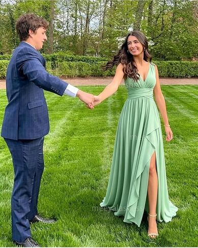 Chiffon Bridesmaid Dresses for Women Sleeveless Long V Neck Ruffles Pleated Formal Evening Gown with Slit in Kuwait