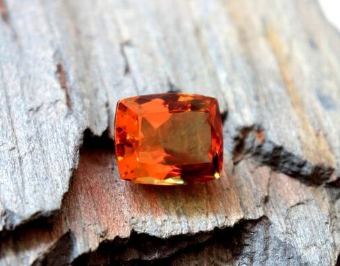 Earthmined 9 Ct Faceted Natural Alexandrite Gemstone – Multi Color Changing Loose Stone for Custom Rings Pendants and Jewelry Making in Kuwait