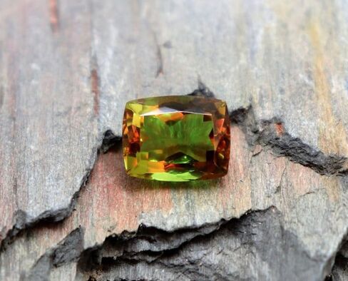 Earthmined 9 Ct Faceted Natural Alexandrite Gemstone – Multi Color Changing Loose Stone for Custom Rings Pendants and Jewelry Making in Kuwait