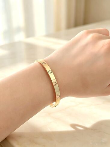18k gold bracelet, a love bracelet suitable for both women and men, perfect as a jewelry gift for weddings, birthdays, and anniversaries, and also an excellent choice as a present in Saudi Arabia