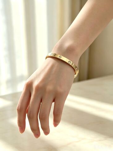 18k gold bracelet, a love bracelet suitable for both women and men, perfect as a jewelry gift for weddings, birthdays, and anniversaries, and also an excellent choice as a present in Saudi Arabia