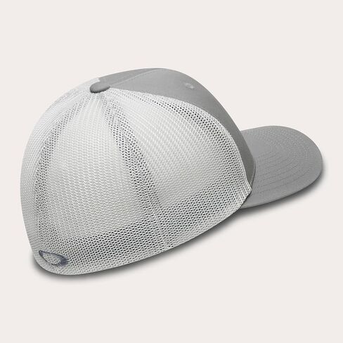 Oakley Men's Golf Cresting Trucker Hat in Kuwait