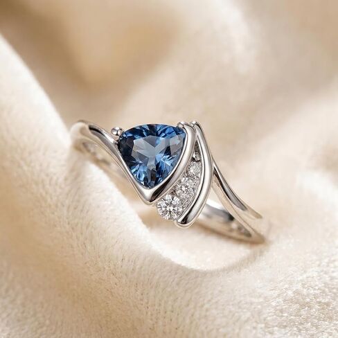 1 925 Silver Twisted Arm Triangular Zircon Ring, Suitable For Women, Lightweight And Luxurious, Suitable For Romantic Proposals, Engagements, Early Fashion Trends in Kuwait
