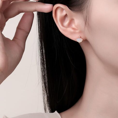 1 Pair Natural Shell Stud Earrings, Cubic Zirconia Inlaid Scallop Seashell Earrings, Dainty Ocean Themed Jewelry for Women, Hypoallergenic Daily Studs in Kuwait