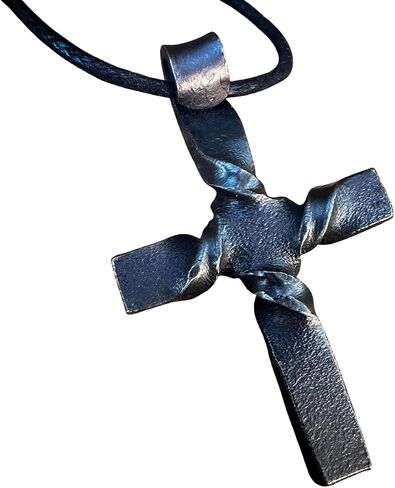 ARTIZANSTORE صليب حديدي مزورة، صليب، حديد مطاوع، قلادة فولاذية، قلادة صليب مسيحي | صناعة يدوية in Kuwait