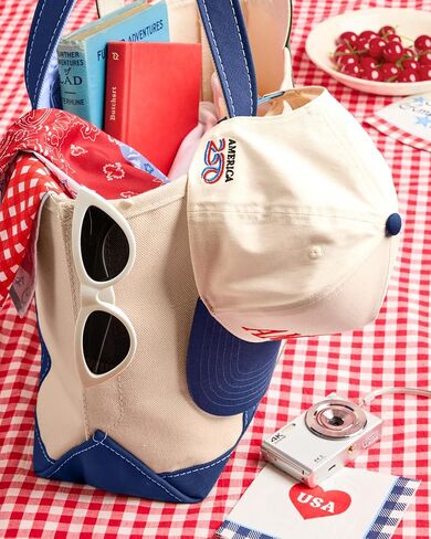 xo، قبعة Fetti All American Trucker | أمريكا 250، وطنية، الرابع من يوليو، حفلة الولايات المتحدة الأمريكية، مطرزة باللون الأحمر والأزرق، سناب باك، الطبخ الصيفي in Kuwait