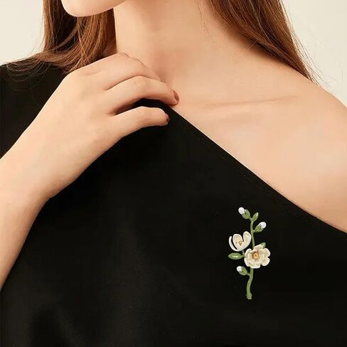 White Magnolia Flower Brooch for Women Vintage Floral Lapel Pin Wedding Bridal Party Jewelry in Saudi Arabia