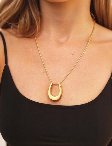 UBGICIG Chunky Horseshoe Pendant Necklaces for Women, Dainty U-Shaped Statement Necklace Non Tarnish, Minimalist 16K Gold Plated Silver Color Large Lucky Horse Shoe Necklace Chain Jewelry Present for Her in Saudi Arabia