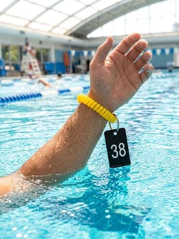 9 قطع من سلسلة مفاتيح ملف المعصم، حامل سلسلة مفاتيح للرياضات الخارجية والصالة الرياضية والسباحة، حلقة مفاتيح قابلة للتمدد in Kuwait