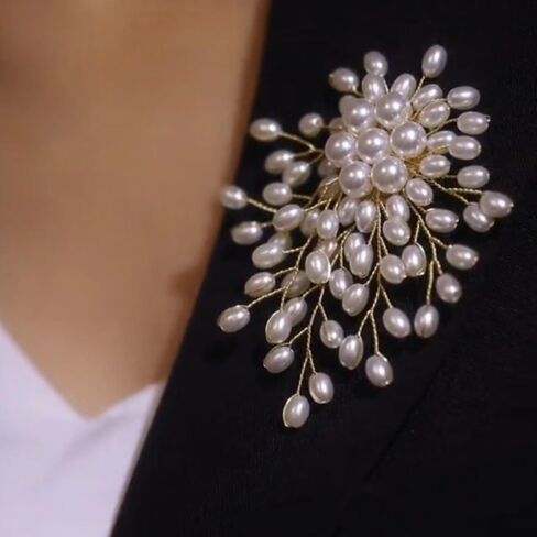 White Pearl Brooch Pins for Women Girl Flower Pearl Brooch Pin for Wedding Party Prom Dress Coat in Kuwait
