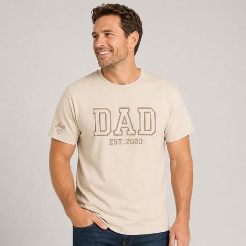 تي شيرت مطرز شخصي، هدية مطرزة باسم DAD Est Year للرجال (الولايات المتحدة، ألفا، X-Small، 5X-Large، عادي، عادي، أسود) in Kuwait