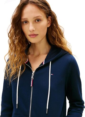 سترة نسائية بغطاء للرأس بسحاب من Tommy Hilfiger مع شعار العلم in Kuwait