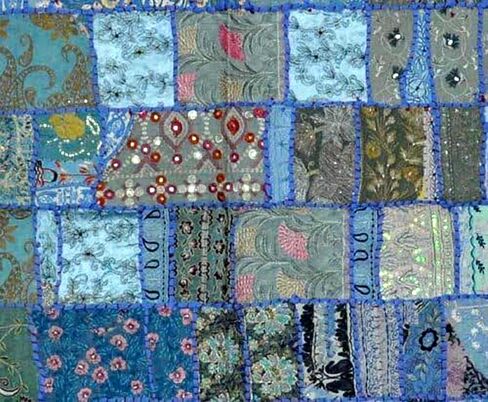 مفرش طاولة طعام للتعليق على الحائط الهندي من Arprani - غطاء طاولة عتيق مطرز يدويًا - نسيج مرقع - مفروشات ديكور حائط بوهيمية - فن حائط تقليدي لغرفة المعيشة in Kuwait