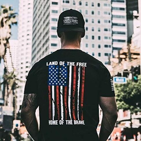 تي شيرت Land of The Free للرجال من القطن ثقيل الوزن، تي شيرت كلاسيكي قصير الأكمام برسوم علم الولايات المتحدة الأمريكية، صنع في الولايات المتحدة الأمريكية in Kuwait