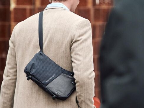Troubadour Elemental Sling 3L - Black in Saudi Arabia