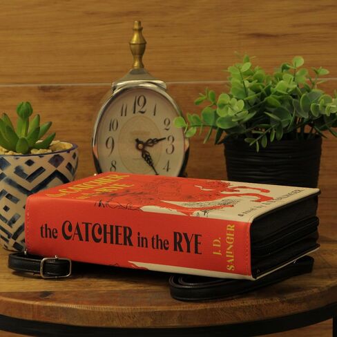 حقيبة على شكل كتاب باللونين الأحمر والأبيض من The Catcher in the Rye، حقيبة كروس أو حزام معصم، بطول 9.25 سم، مثالية لمحبي الأدب ومحبي الكلاسيكية الحديثة in Kuwait