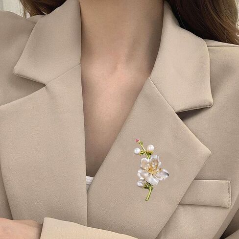 Peach Blossom Brooch with Pearl Rhinestone Spring Summer Romantic Floral Lapel Pin for Women Dresses Coats Scarves Party Jewelry Accessory in Kuwait