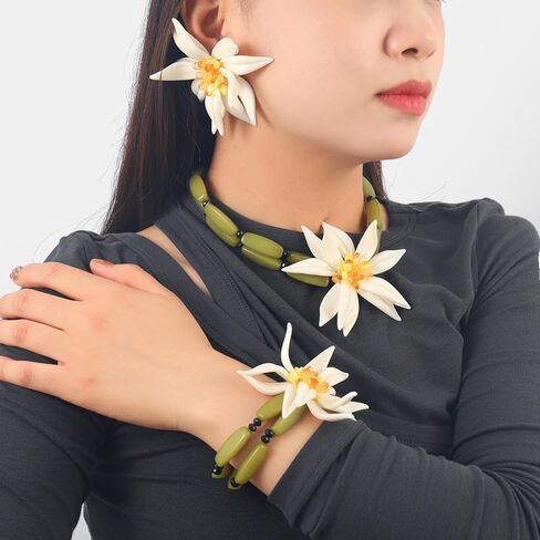 Large Flower Earrings for Women Bohemian Oversized Exaggerated Beach Hawaii Flower Earrings Floral Holiday Vacation Jewelry in Kuwait