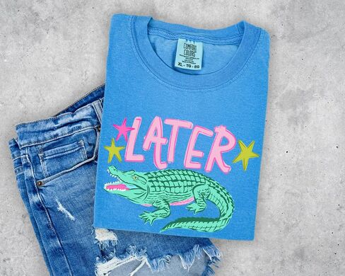 تي شيرت Comfort Colors Later Gator Graphic، طباعة أمامية وخلفية، تمساح مضحك بعد بينما تمساح متعدد in Kuwait