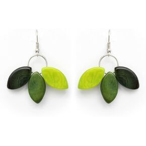 أقراط تاجوا باللون الأخضر، مصنوعة يدويًا من التجارة العادلة، خفيفة الوزن من Florama Natural Jewelry in Kuwait