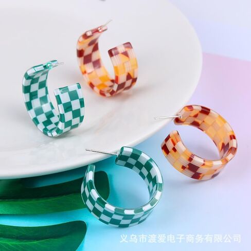 80s Retro Acrylic C Shaped Big Hoop Earrings Colorful Lightweight Geometric Plaid Earrings Chunky Exaggerated Statement Jewelry for Women in Saudi Arabia
