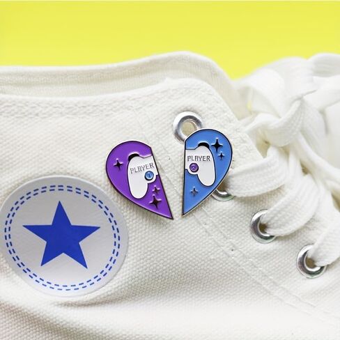 2pcs Stylish Half Heart Brooch for Gamers - Blue and Purple Player Badge Lapel Pin in Kuwait