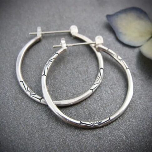 1Pair Fashion Vintage Engraved Sunburst Big Circle Earrings for Women Daily Casual Party Wear Simple Silvery Hoop Earrings in Kuwait