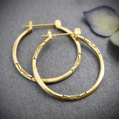 1Pair Fashion Vintage Engraved Sunburst Big Circle Earrings for Women Daily Casual Party Wear Simple Silvery Hoop Earrings in Kuwait