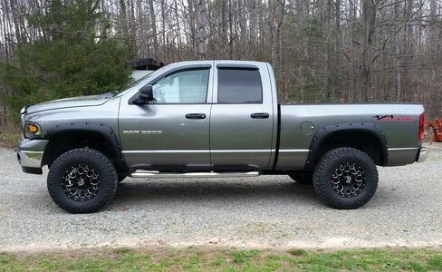 مشاعل MaxMate Fender متوافقة مع 2002-2008 Dodge Ram 1500؛ 2003-2009 2500 3500 (غير مناسب لنماذج السرير 8 أقدام 2006-2009)، نمط مثبت بمسمار قابل للطلاء بشكل ناعم 4 قطع | TFD84078 in Kuwait