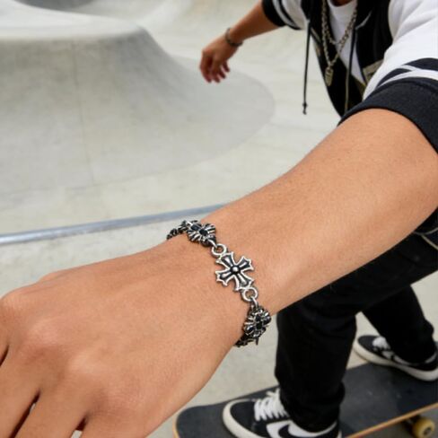 Silver Gothic Cross Bracelet, Punk Style Vintage Alloy Bracelet for Men, Women & Unisex, Ideal for Parties, Dates, Daily Commutes & Casual Vacations in Saudi Arabia