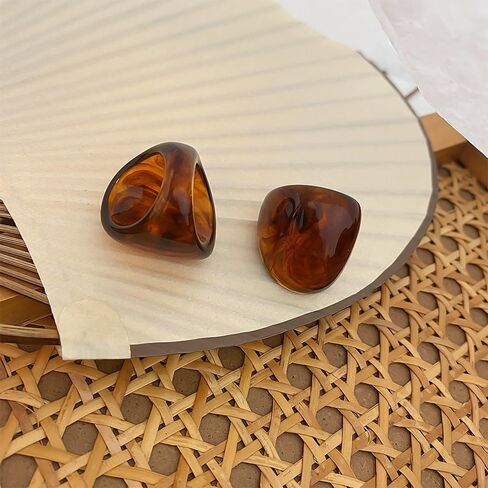 Chunky Amber Tortoiseshell Resin Ring for Women Wide Band Statement Ring for Daily Wear Casual Outfits in Saudi Arabia