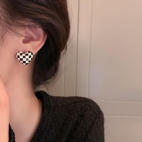Checkered Stud Earrings for Women 70s 80s 90s Vintage Enamel Black White Striped Checkerboard Heart Round Geometric Small Earrings for Birthday Valentines Day Anniversary Christmas Fashion Jewelry in Saudi Arabia