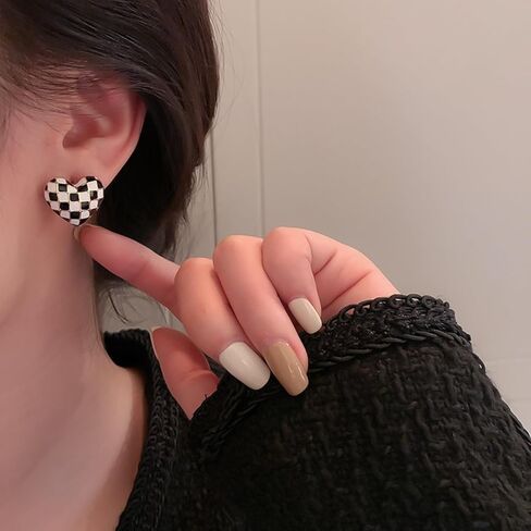 Checkered Stud Earrings for Women 70s 80s 90s Vintage Enamel Black White Striped Checkerboard Heart Round Geometric Small Earrings for Birthday Valentines Day Anniversary Christmas Fashion Jewelry in Saudi Arabia