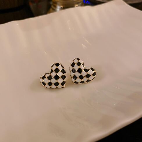 Checkered Stud Earrings for Women 70s 80s 90s Vintage Enamel Black White Striped Checkerboard Heart Round Geometric Small Earrings for Birthday Valentines Day Anniversary Christmas Fashion Jewelry in Saudi Arabia