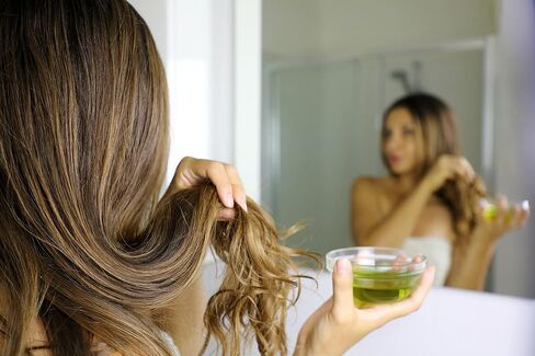 Hemp Seed Oil - 100% Pure Unrefined Cold Pressed Organically Sourced All Natural Non GMO Extra Virgin Undiluted Carrier Oil - 32 oz - 1 Quart - For DIY Essential Oils Cosmetics - Packaging May Vary in Saudi Arabia