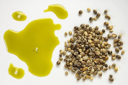 Hemp Seed Oil - 100% Pure Unrefined Cold Pressed Organically Sourced All Natural Non GMO Extra Virgin Undiluted Carrier Oil - 32 oz - 1 Quart - For DIY Essential Oils Cosmetics - Packaging May Vary in Saudi Arabia